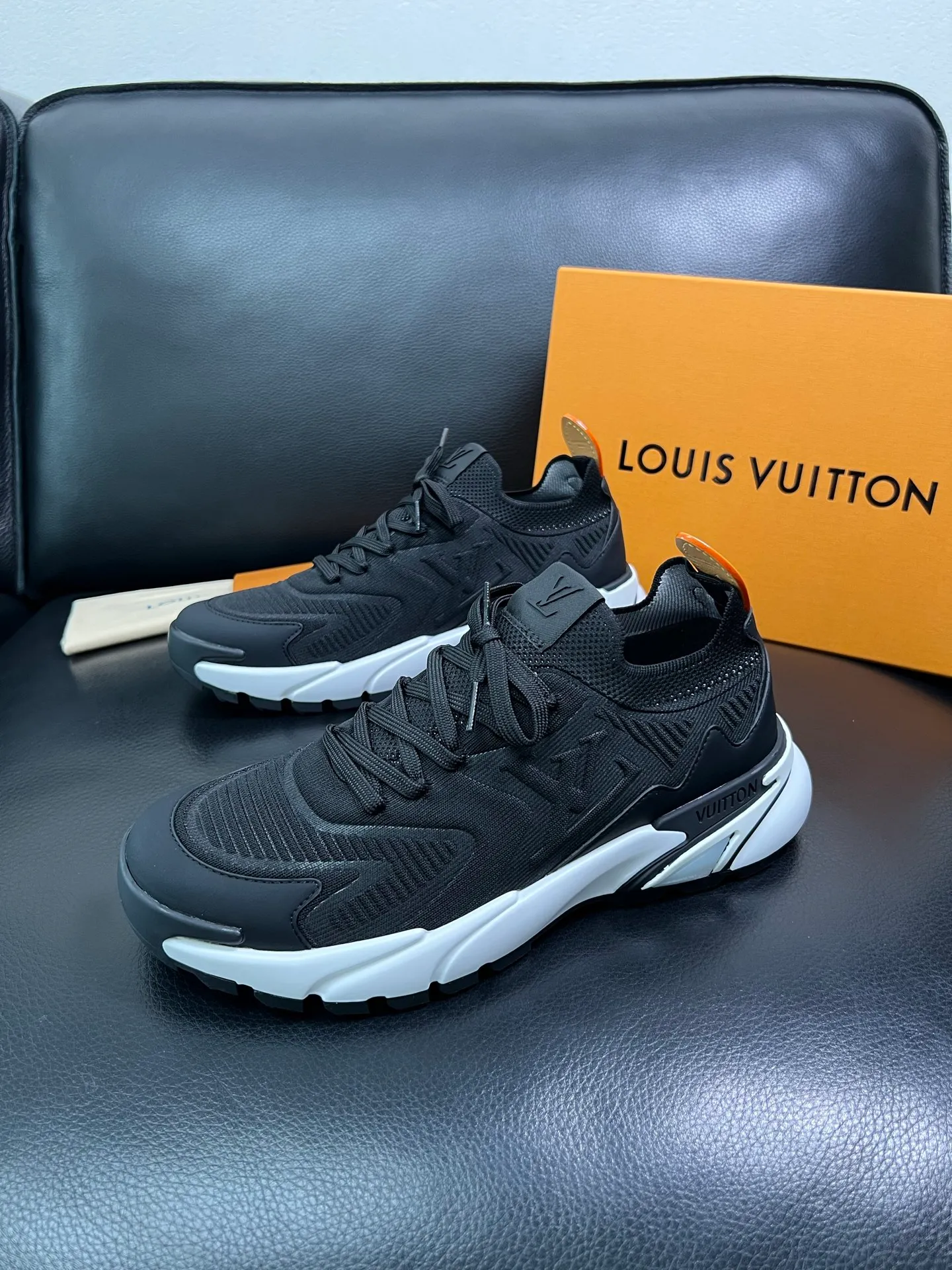 Men's shoes 💰660 Lv top purchasing Louis Vuitton Leather Shoes Counter Synchronization, imported fly woven fabrics from Italy, imported water-dyed cowhide lining, soles: original soles specially provided by the original factory, original factory follow-up orders, high quality, welcome to compare, code number 39-44 (custom-made 45) 85887